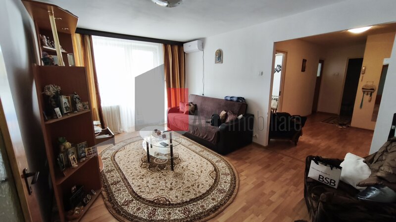 Dristor ap 4 camere et 3 decomandat