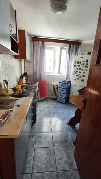 Dristor ap 4 camere et 3 decomandat